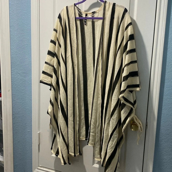 Torrid  Ivory & Black Stripe Ruana One Size - Picture 2 of 8